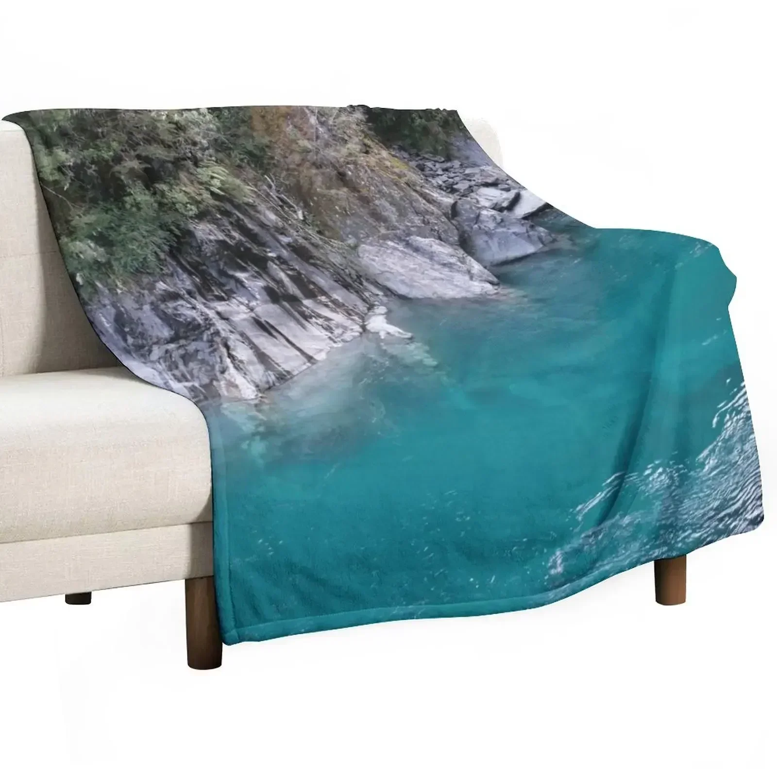 New Zealand blue pools Throw B - огляд і ціна Anime Cosplay New Zealand